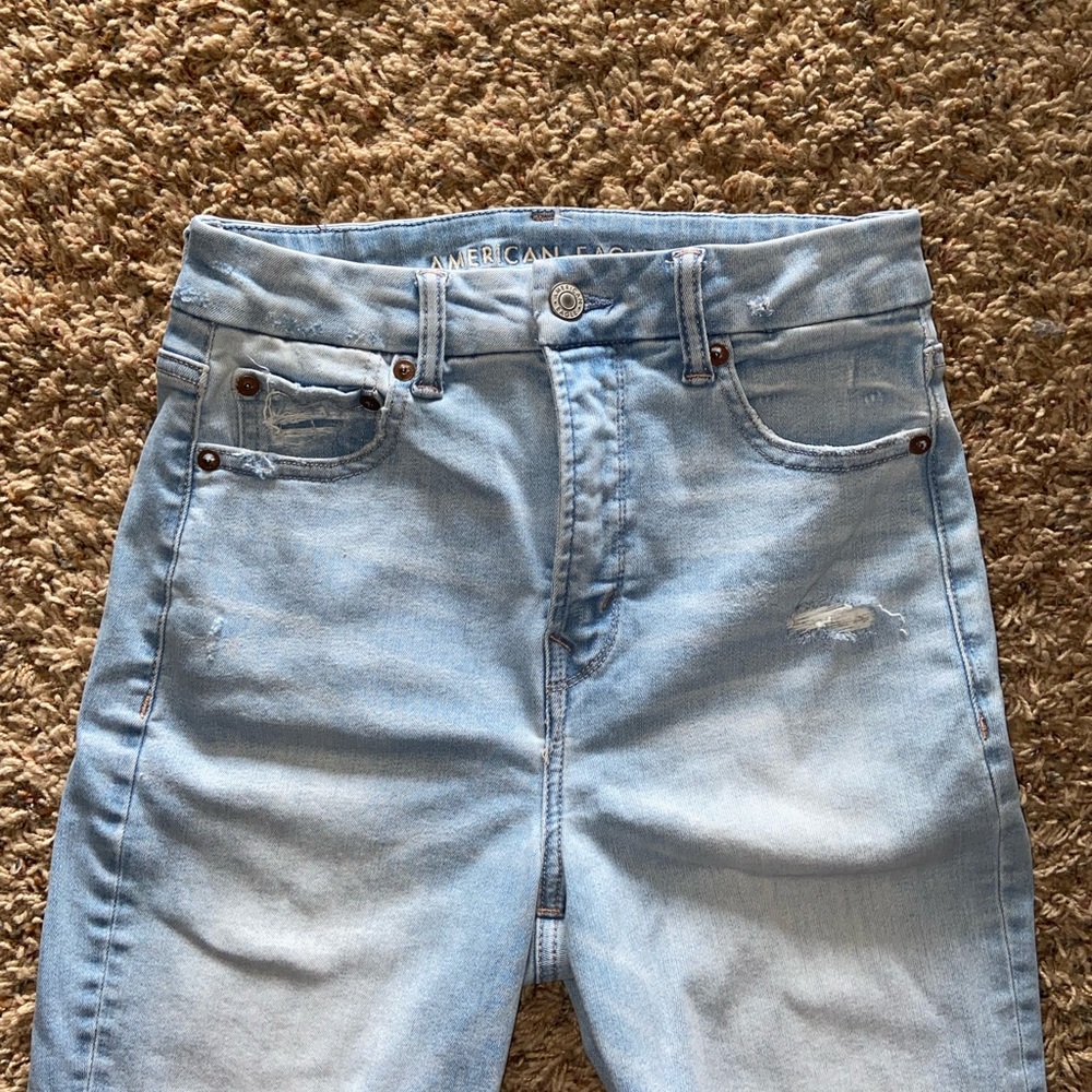 light blue NWOT high waisted distressed jeans 🦋